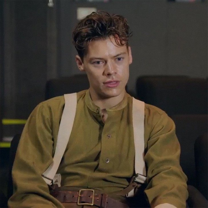 11 актера. Гарри Стайлс Дюнкерк. Harry Styles Дюнкерк. Harry Styles Dunkirk. Дюнкерк Алекс.