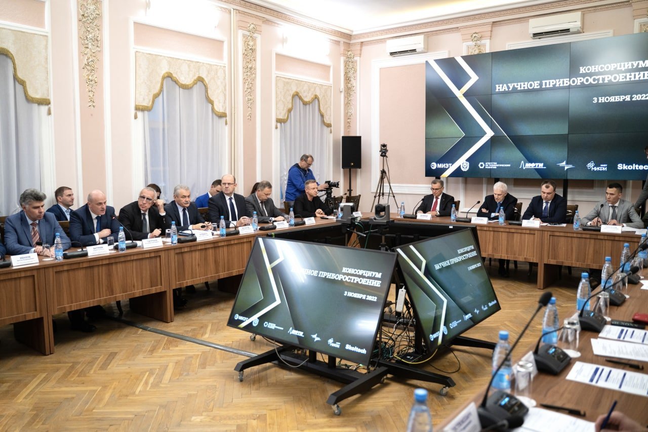 Крупнейшие компании приборостроения в россии. 15 научных. 15 научных. 15 научных. Школа 1501 новослободская.