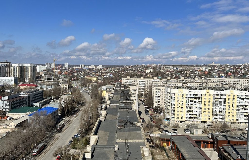 Волжский волгоградской официальная. Реальный Волгоград. Волжский весной. Волгоград ночью. Варламов Волгоград.