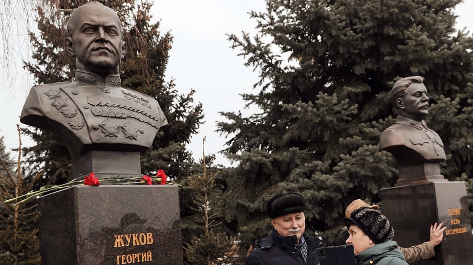 Бюст сталина в волгограде фото