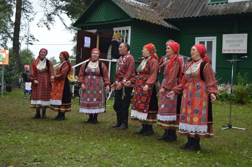 Исход карельского и ижорского населения. Народы Ленинградской области водь Ижора. Ижорцы народ России. Ижорцы народ внешность. Ижорцы малый народ.