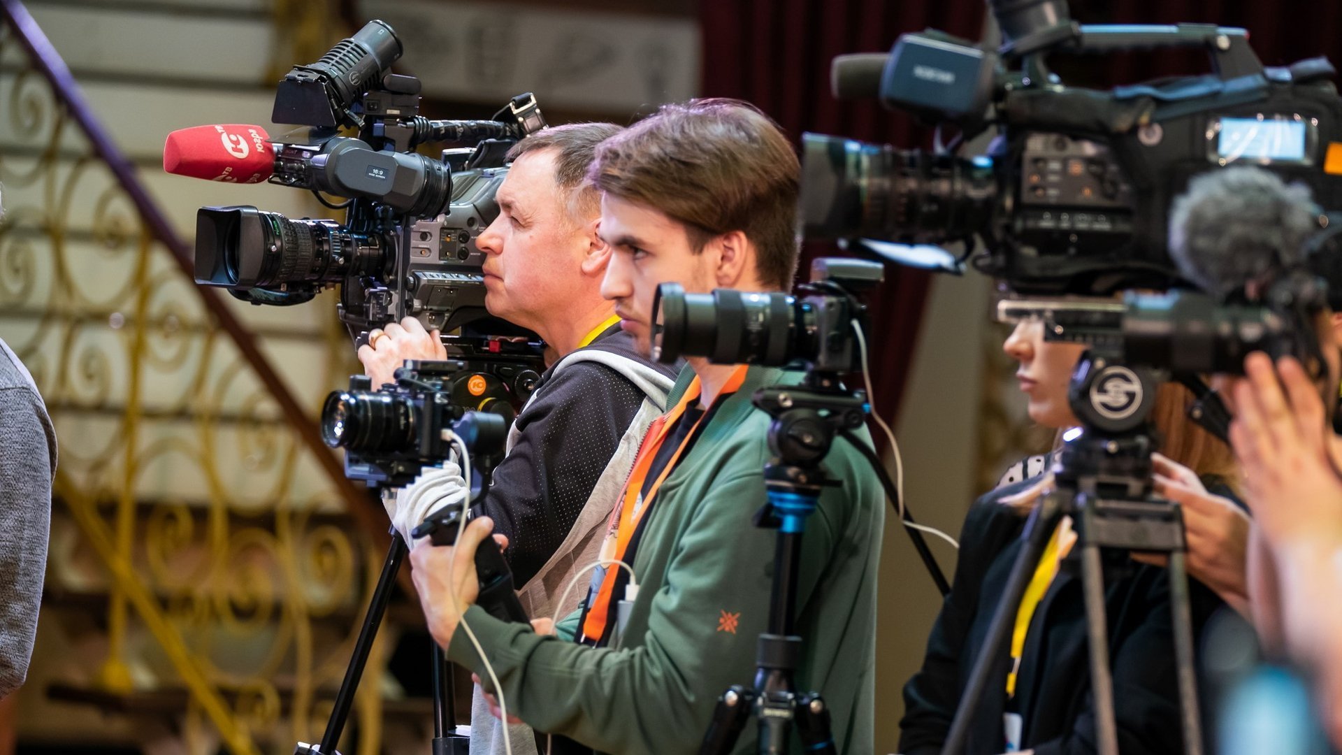 фотокорреспондент журналист. журналист. женщина журналист. профессия журналист. журналист про.