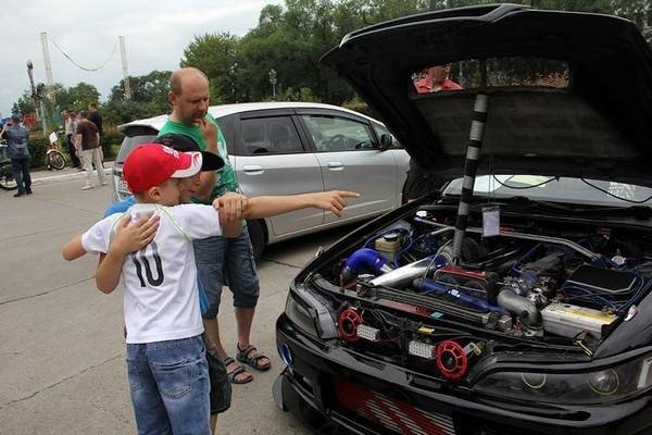 Автомобиль пинается при разгоне