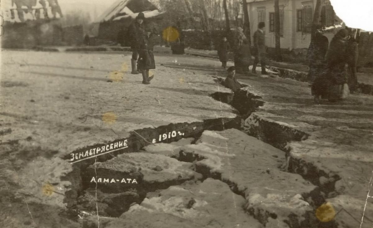 Алма ата землетрясение 1911. Алма-атинское землетрясение. Землетрясение алматы 1887. Землетрясение в алматы 1911. Алма ата землетрясение 1911.