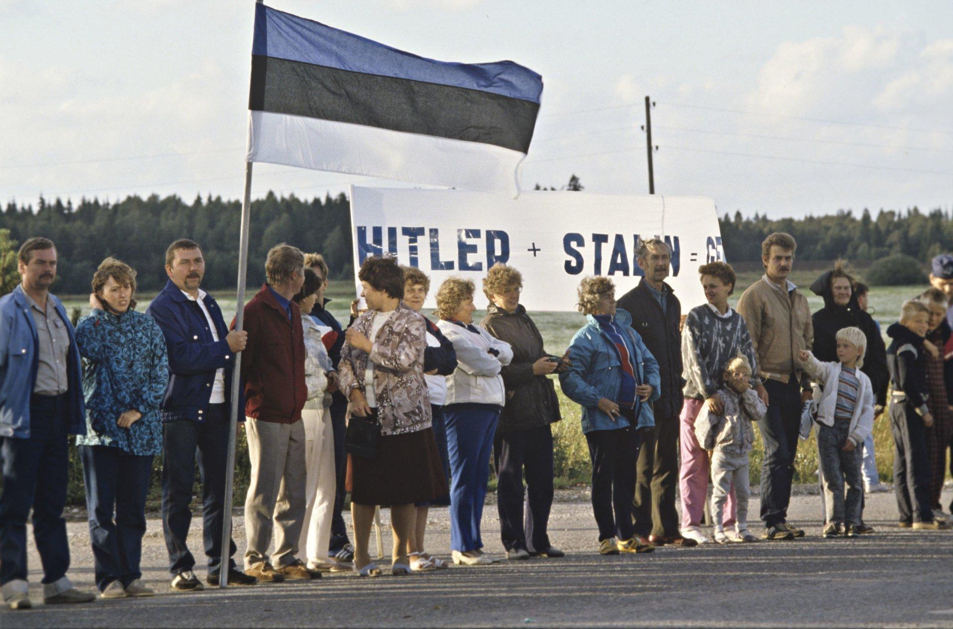 Литва в августе. Акция балтийский путь. Нарва - речка. Литва в августе. Литва в августе.