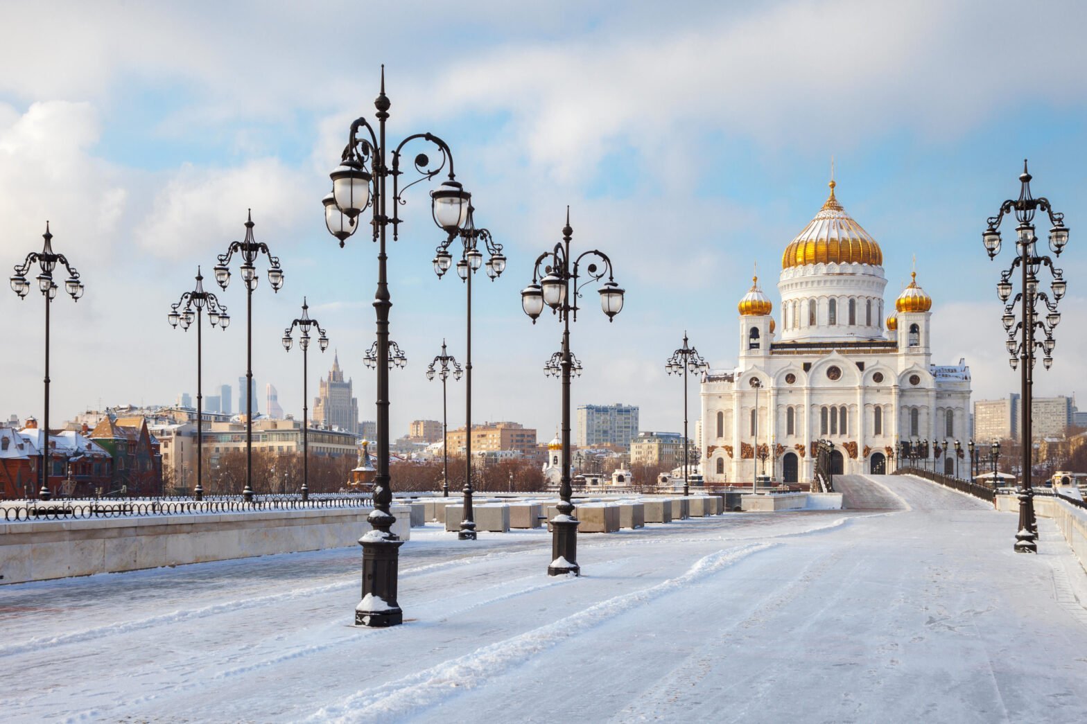 Тур москва февраль. Храм Христа Спасителя в Москве зима. Храм Христа Спасителя в Москве снег. Храм Христа Спасителя в Москве зимой. Храм Христа Спасителя зима вечер.