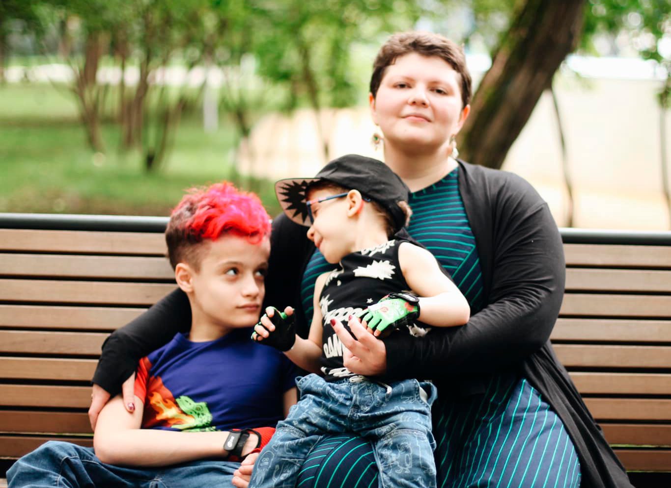 двое приемных детей. родители и дети. два сына и дочь. двое приемных детей. двое приемных детей.