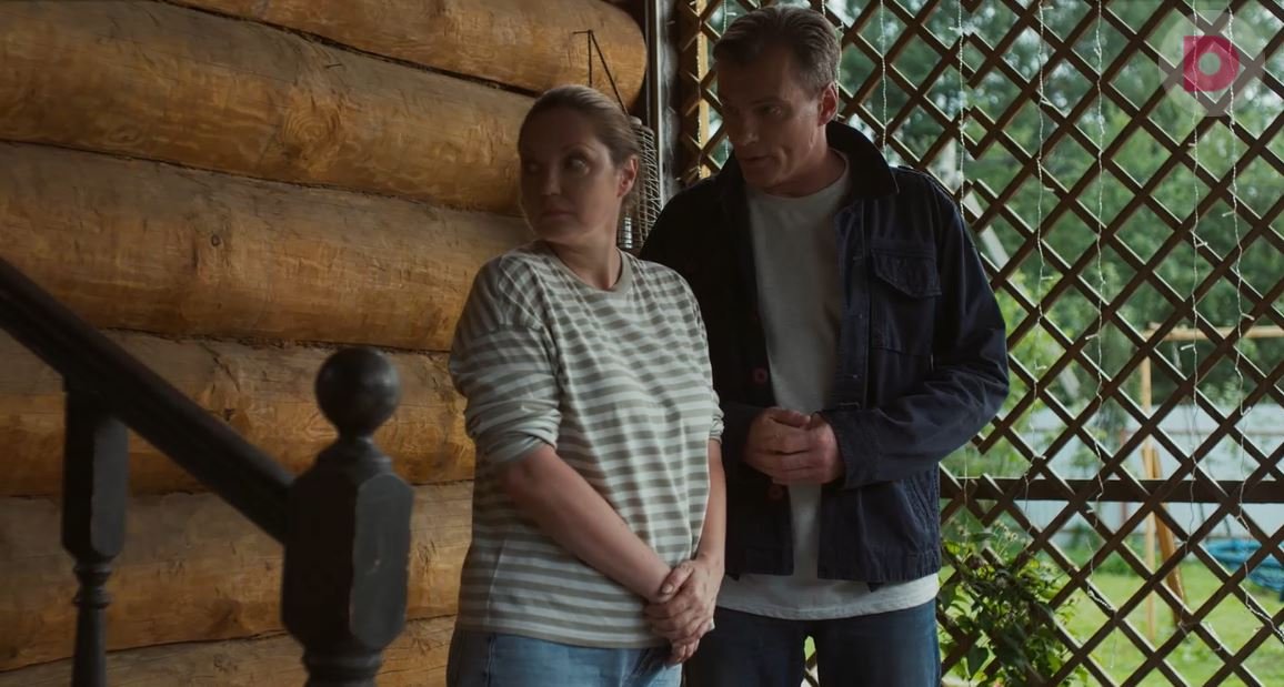 Время жениться содержание. Консультант сериал 2023. Сериалы на домашнем. Сериалы на домашнем. Жених и невеста с часами на руках.