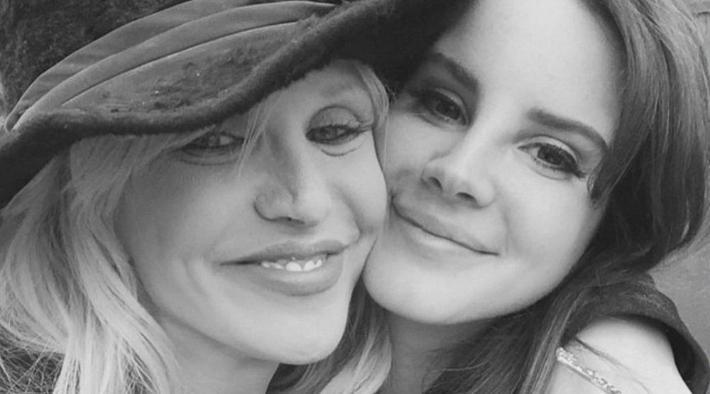 Лан лав. Дочь курта кобейна сейчас. Неоновые надписи. Уточка lalafanfan. Лала фанфан игрушка утенок.