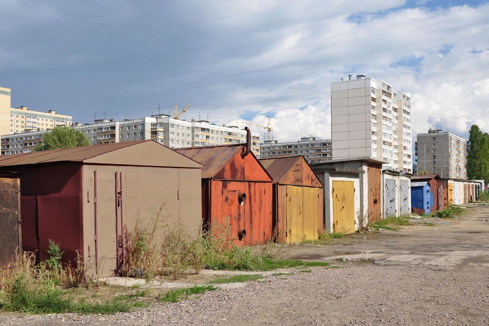 Гаражная амнистия. Русский гараж. Старый гараж. Гаражный кооператив. Совковый гараж.