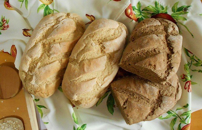 Пшеничный хлеб из обойной/цельнозерновой муки также полезен, как и ржаной